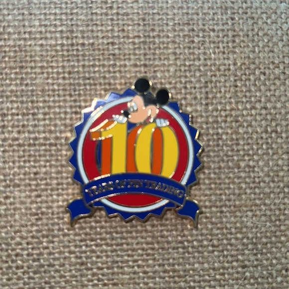 Disney Trading Pins. - Picture 2 of 5